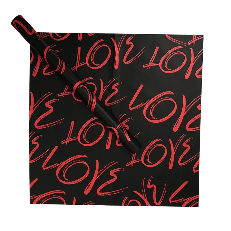 Черный целлофан с красной надписью "Love" 58x58 см #171