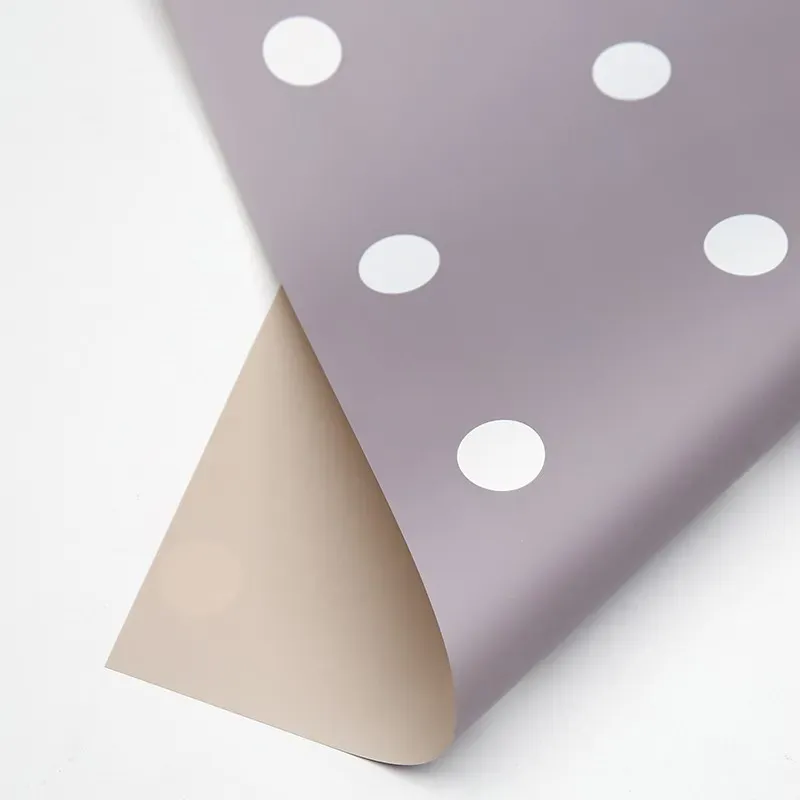Celofan gri-violet cu buline albe, 58x58cm #034
