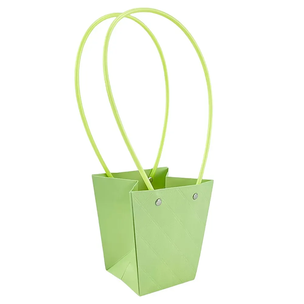 Set of 10 light green trapezoid bags, diamond pattern