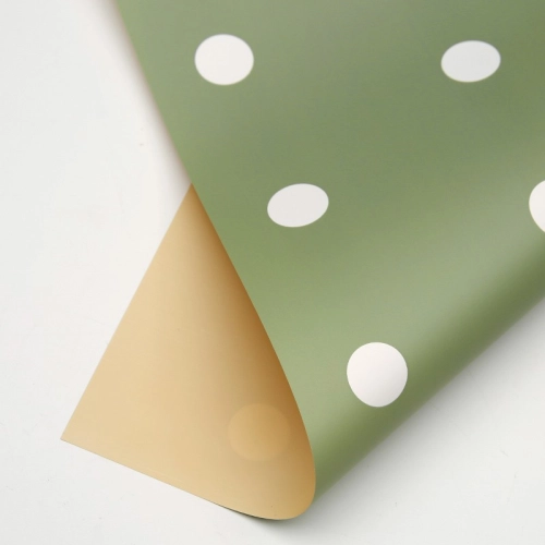 Verde si celofan bej, cu buline albe, 58x58cm #081